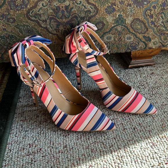 Qupid Pumps - Picture 1 of 6